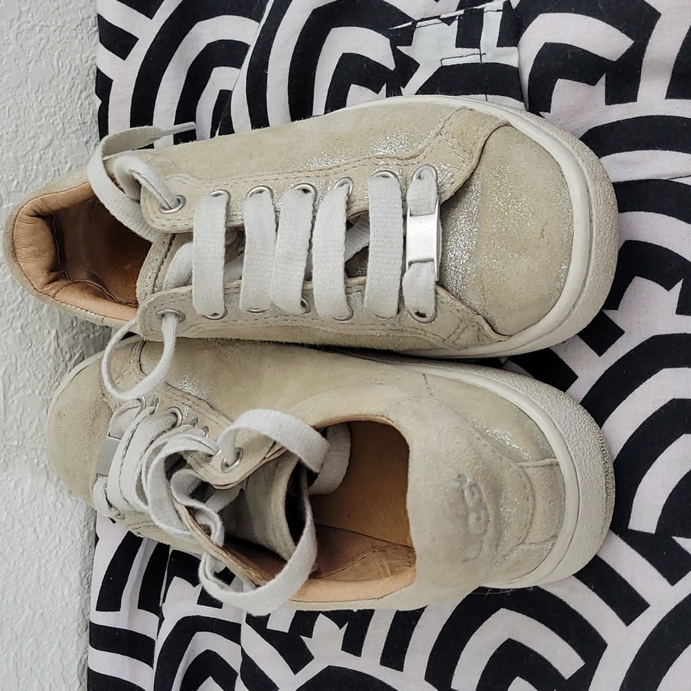 Womans size 6.5 shoe Ugg sneakers beige tan lace up